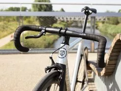 Fixie Bicycle BLB La Piovra ATK 23 Fixie Bicycle BLB La Piovra ATK -pyöräkauppa blb la piovra atk fixie single speed bike polished silver 11